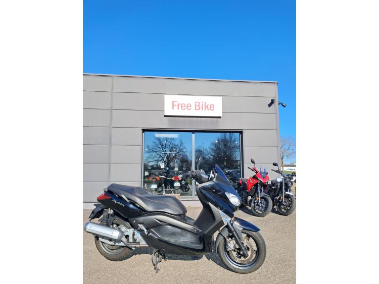 YAMAHA XMAX 125