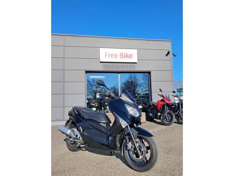 YAMAHA XMAX 125