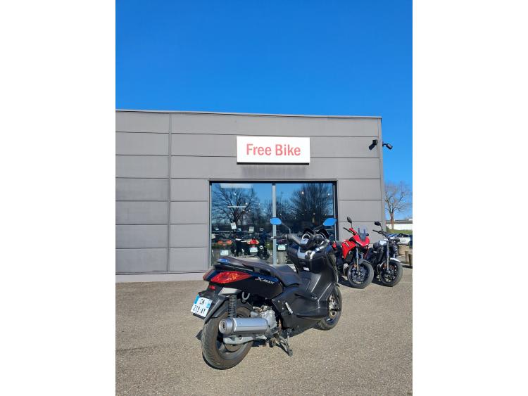 YAMAHA XMAX 125