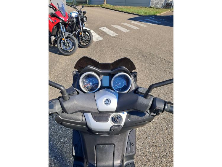 YAMAHA XMAX 125