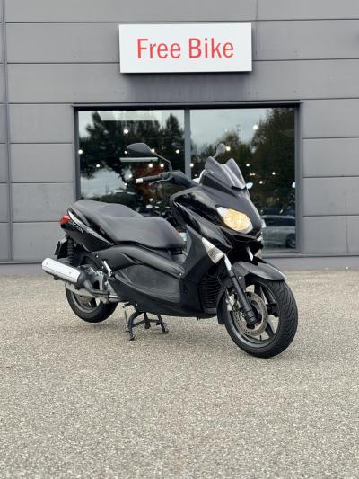 YAMAHA XMAX 125