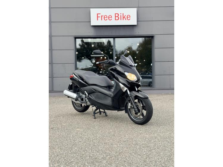 YAMAHA XMAX 125