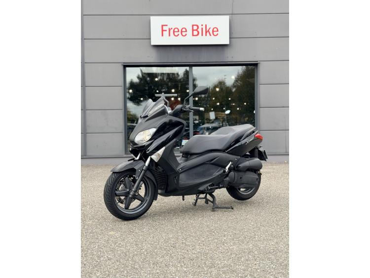 YAMAHA XMAX 125