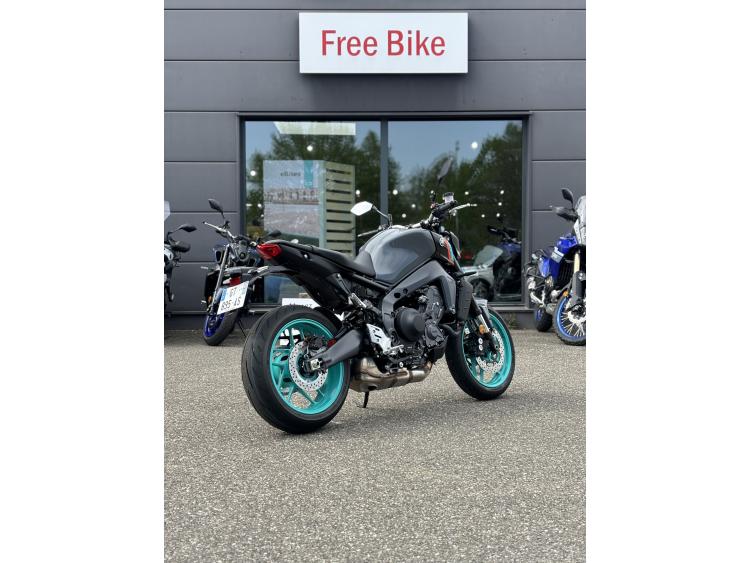 YAMAHA MT-09