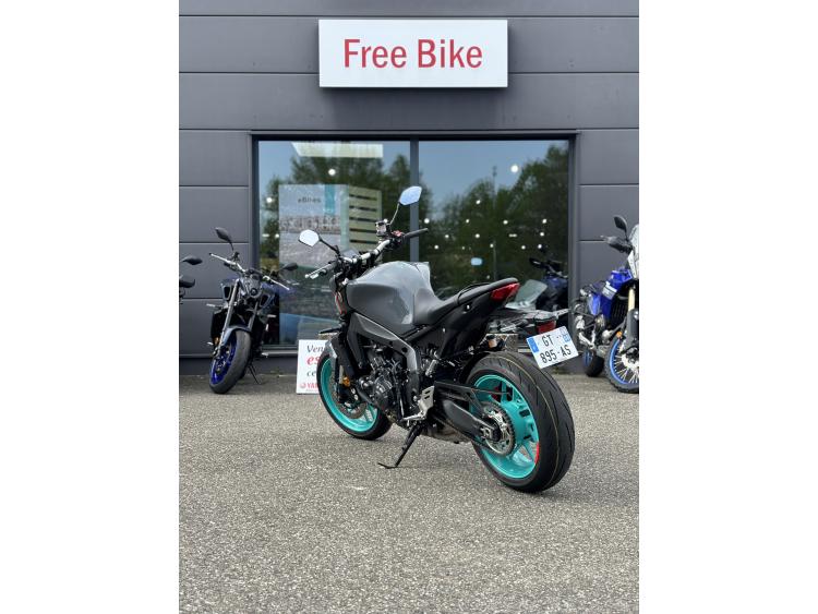 YAMAHA MT-09