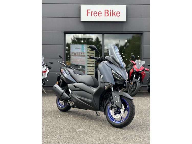 YAMAHA XMAX 300