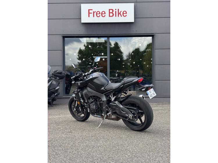 YAMAHA MT-10