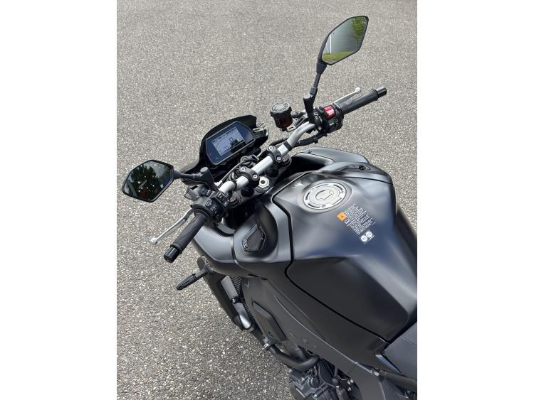 YAMAHA MT-10