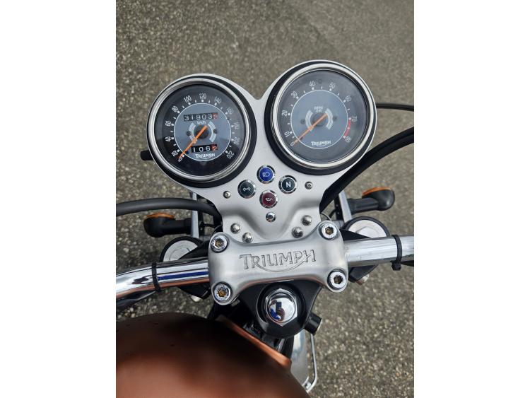 TRIUMPH BONNEVILLE 865 T100