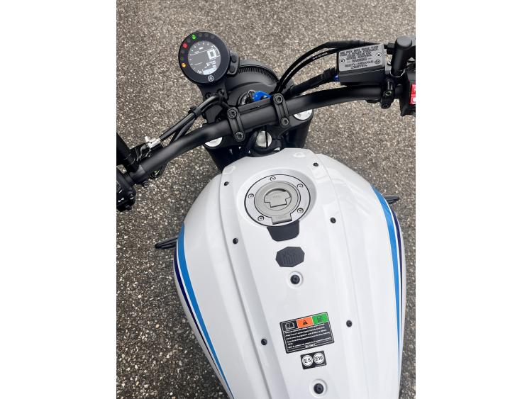 YAMAHA XSR 700