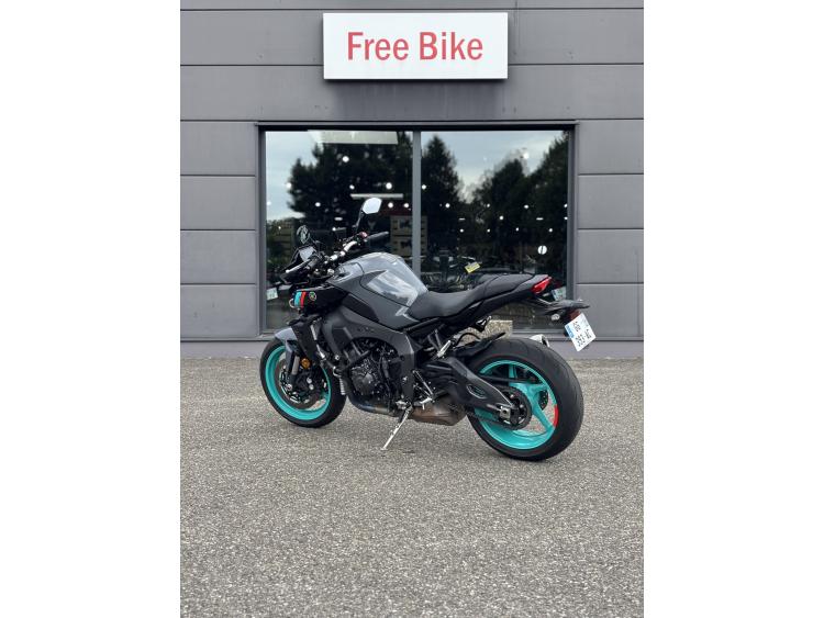 YAMAHA MT-10