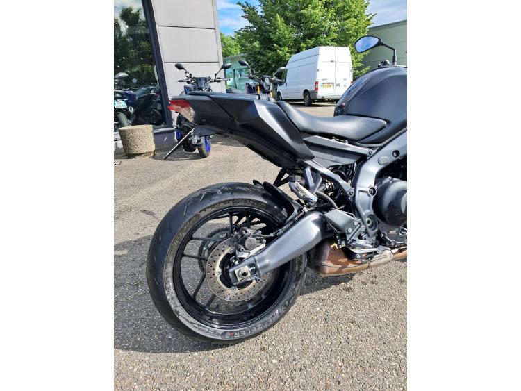 YAMAHA MT-09