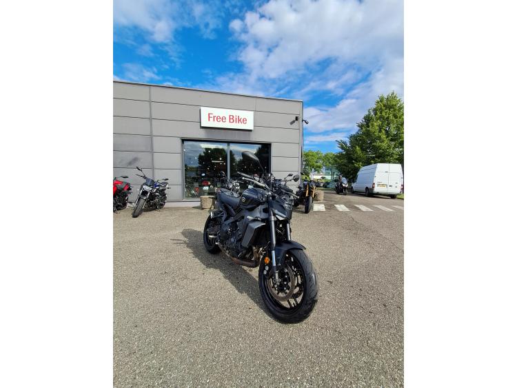 YAMAHA MT-09