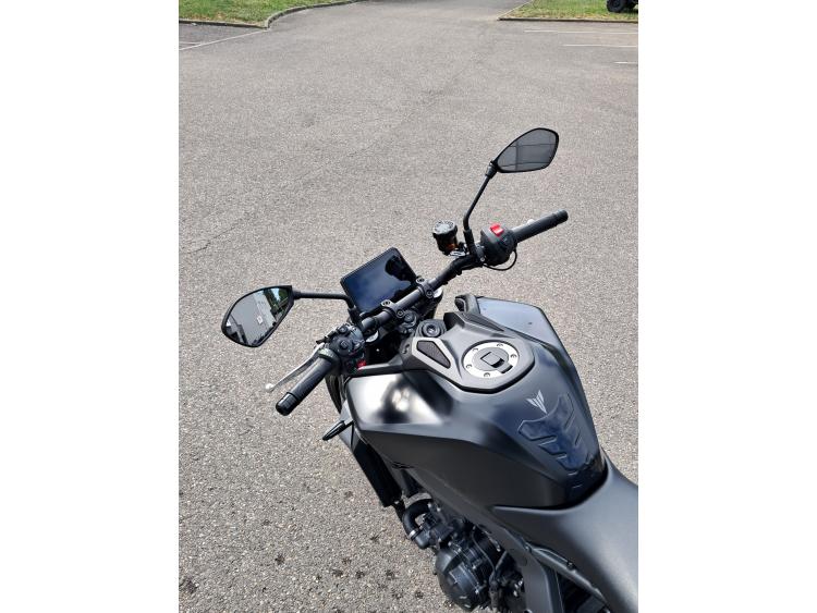 YAMAHA MT-09